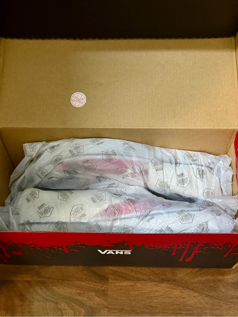 BNIB Vans x House of Terror Pennywise from ‘IT’ Slip On Shoes - Picture 8 of 8